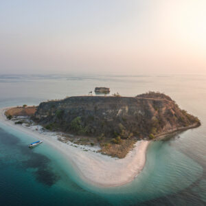 Private - 1D Rinca Dragon Snorkeling & Sunset