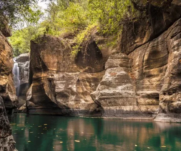 Alamat-Air-Terjun-Cunca-Wulang